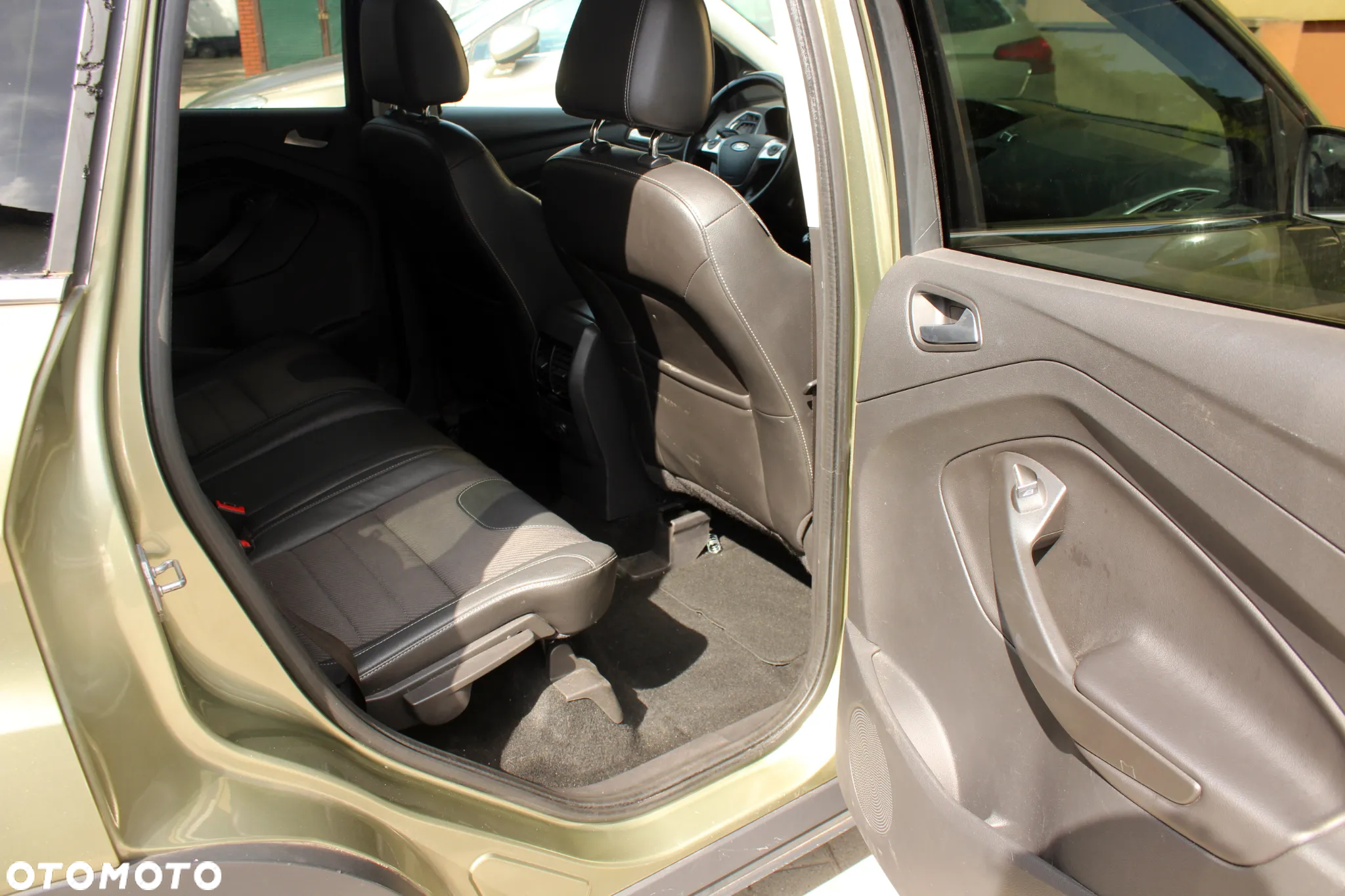 Ford Kuga 1.6 EcoBoost 2x4 Titanium - 4