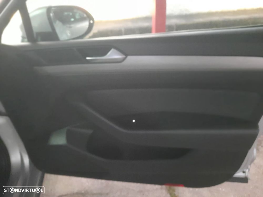 VW Passat 1.6 TDI BlueMotion - 26