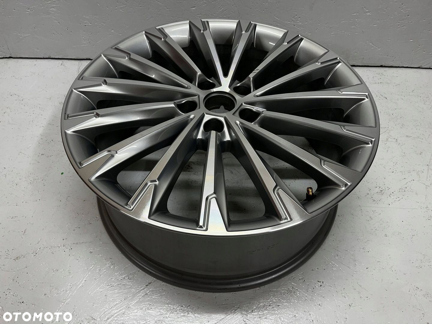 Skoda Octavia IV 4 2019 - 5E3601025 FELGA 7.5" x 19" 5x112 ET 48 - 2