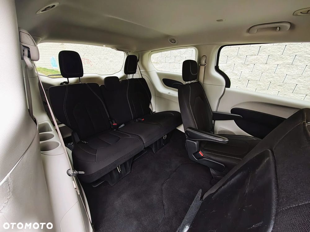 Chrysler Pacifica - 27