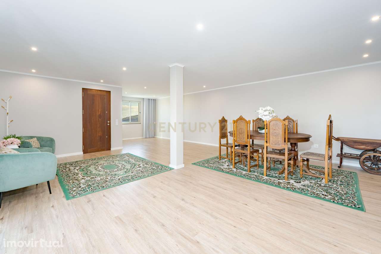 Espaçosa Moradia T3 + 1 com Vista Mar Deslumbrante- Santa Cruz - Grande imagem: 2/36