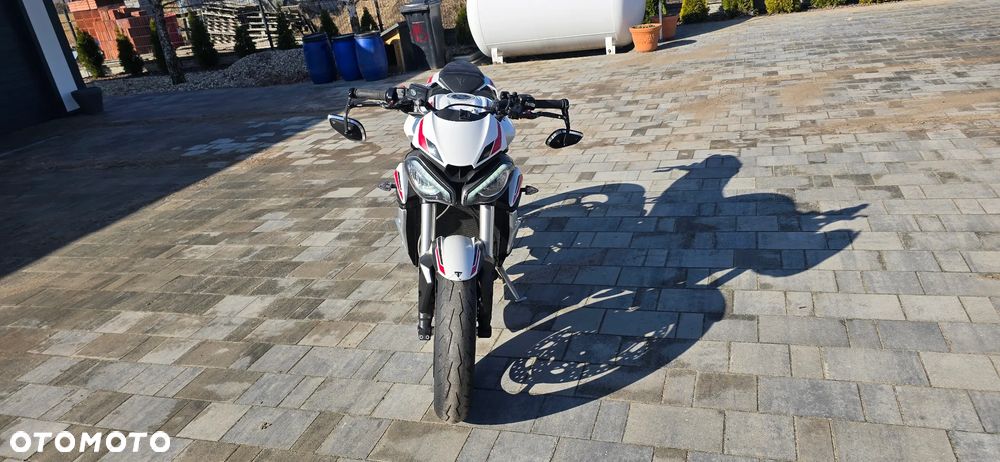 Triumph Street Triple - 8