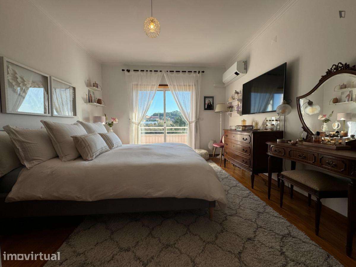 Apartamento com 2 quartos - localizado em Valadares Porto - Grande imagem: 2/23