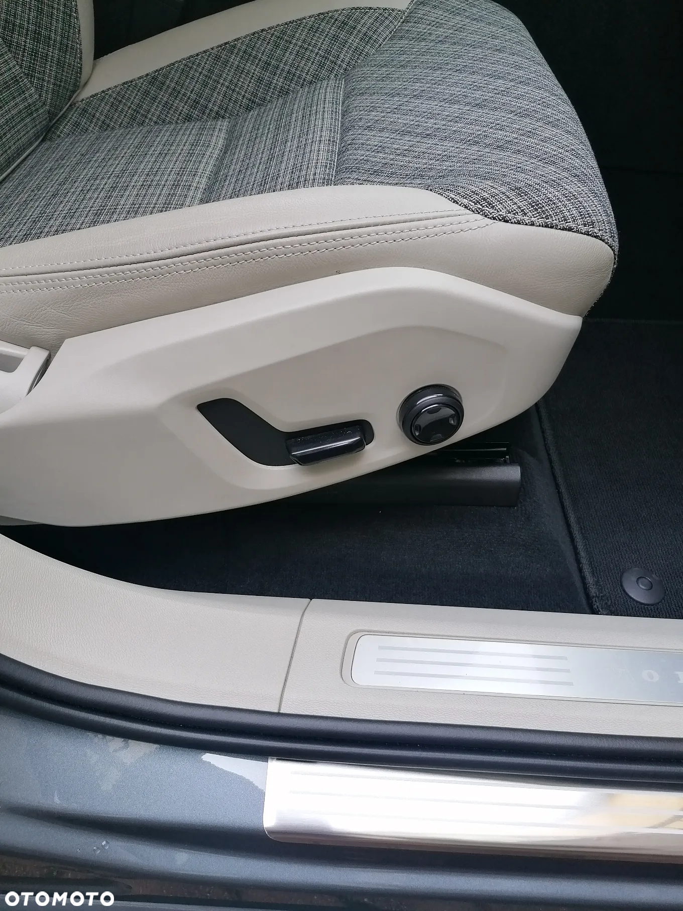 Volvo XC 60 D4 AWD Momentum - 19