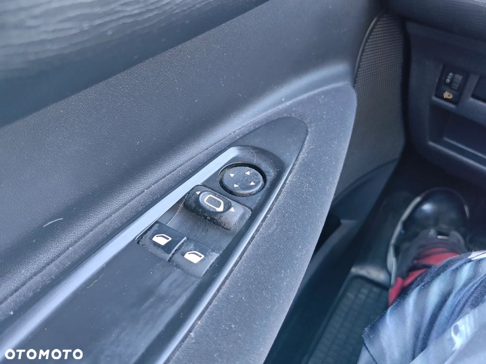 Citroën C4 1.4 16V Impress - 21