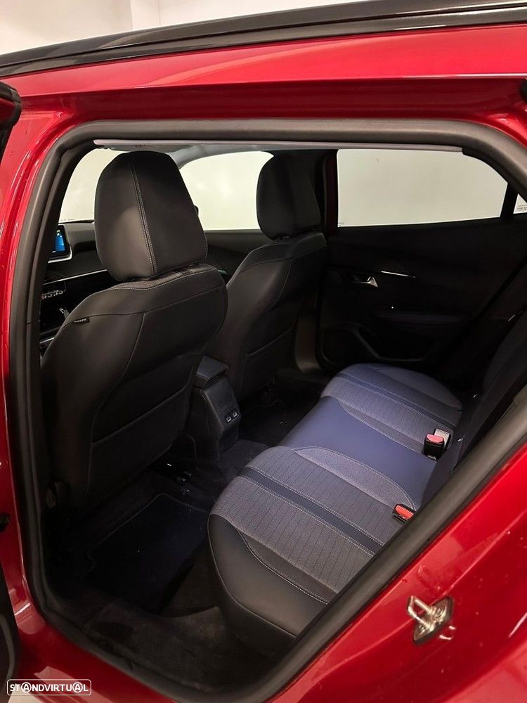 Peugeot e-2008 Allure - 13