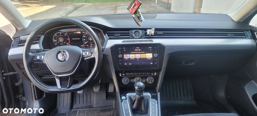 Volkswagen Passat - 9