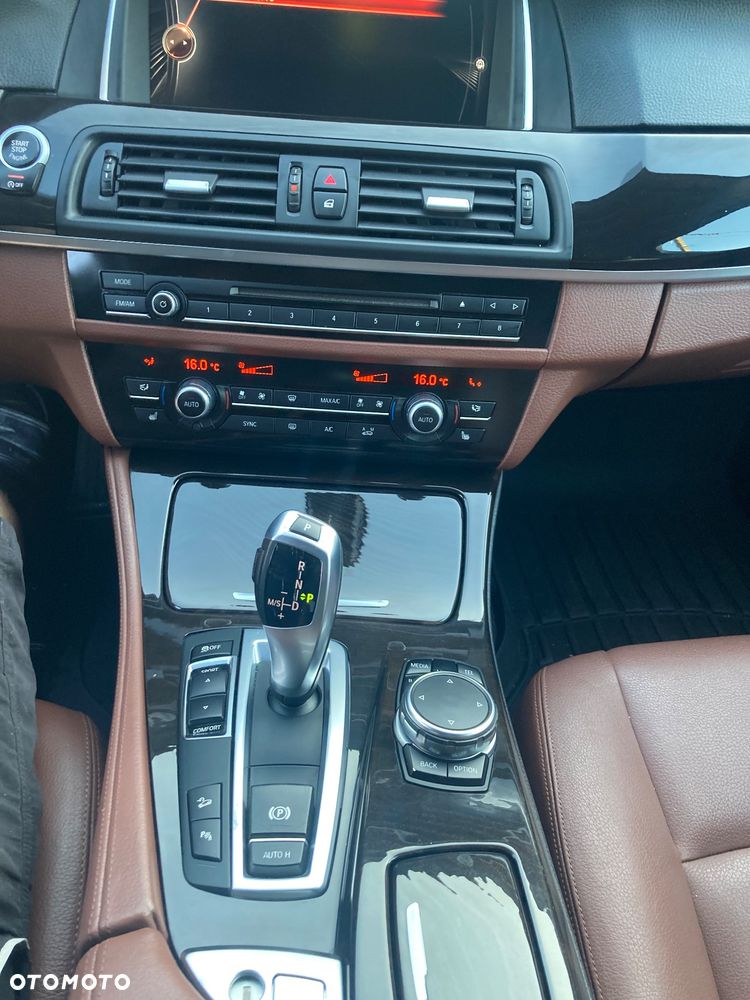 BMW Seria 5 535i xDrive - 16