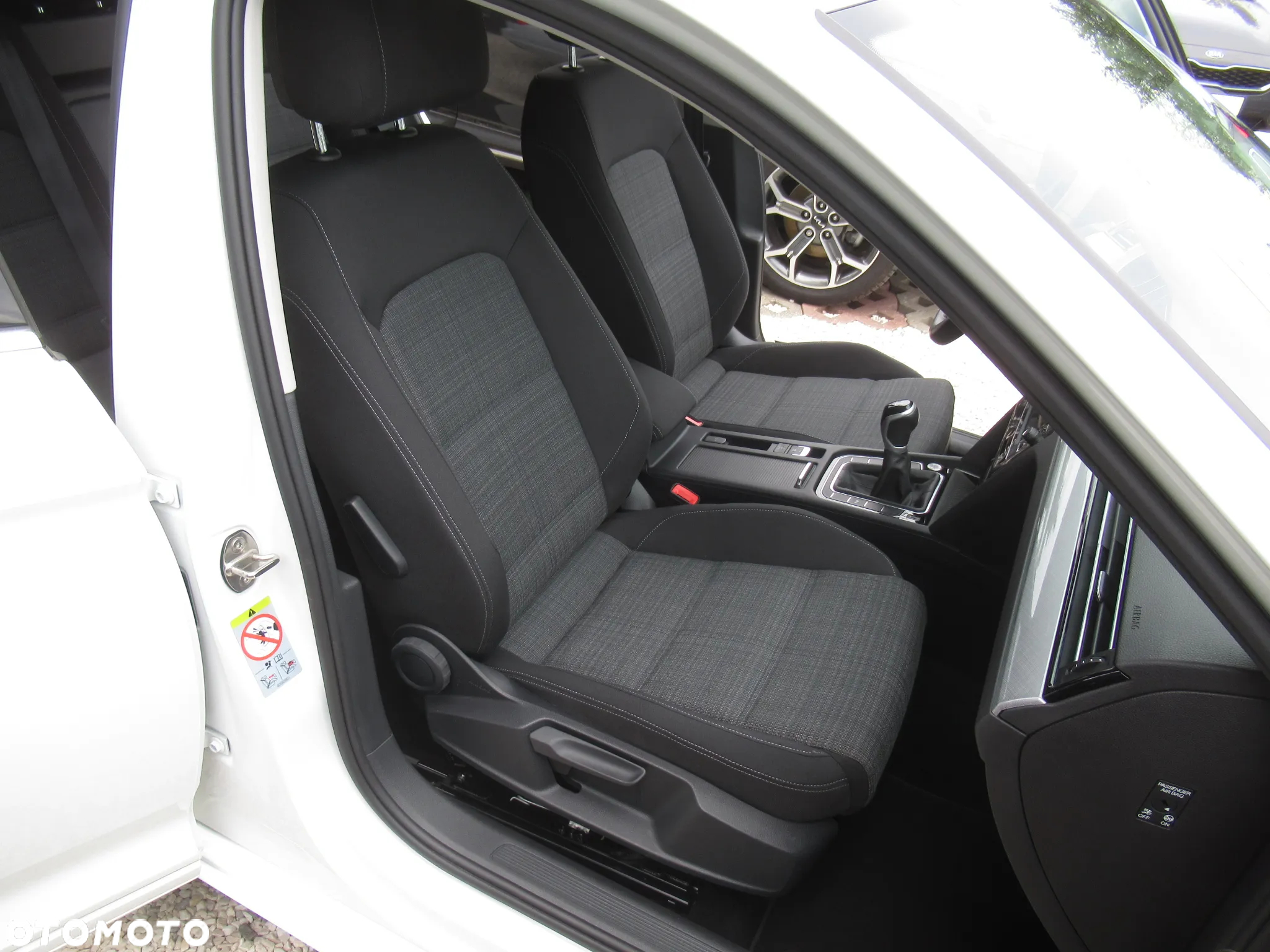 Volkswagen Passat 1.5 TSI EVO Business - 10