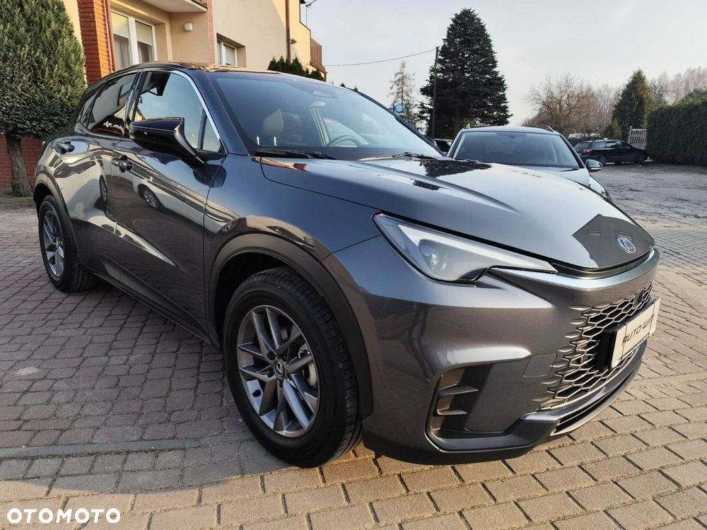 Lexus LBX 1.5 Hybrid - 3