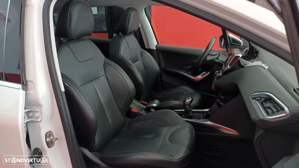 Peugeot 2008 1.2 PureTech Allure - 59