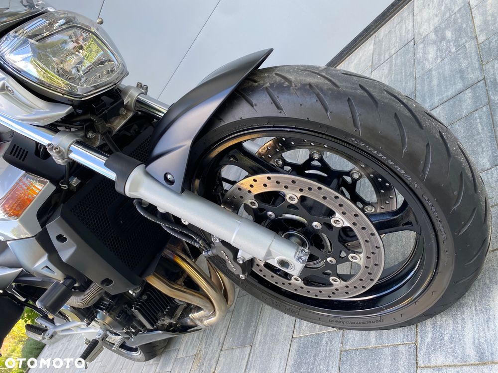 Suzuki GSR - 7