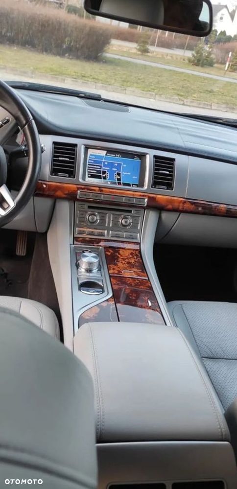 Jaguar XF 2.7 V6 Premium Luxury - 10