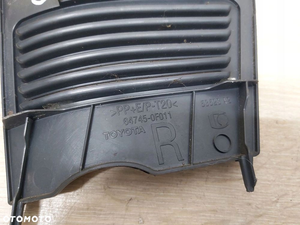 Toyota Corolla Verso II 04-08r osłona boczka bagażnika prawy tył zaślepka - 4