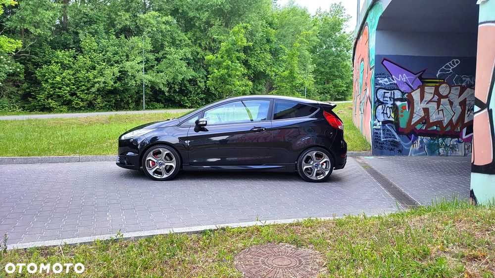 Ford Fiesta 1.6 EcoBoost ST - 24