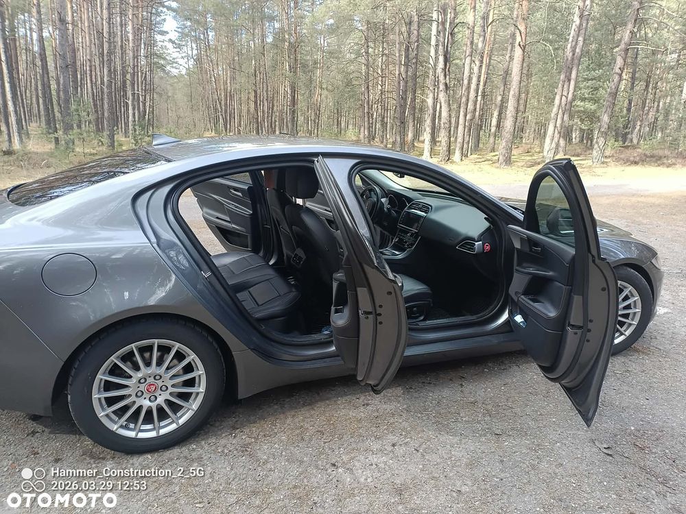 Jaguar XE E-Performance Prestige - 4