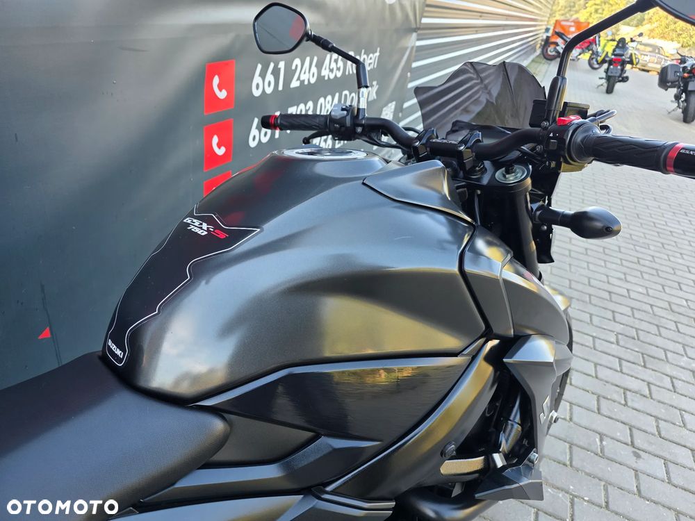 Suzuki GSX - 24