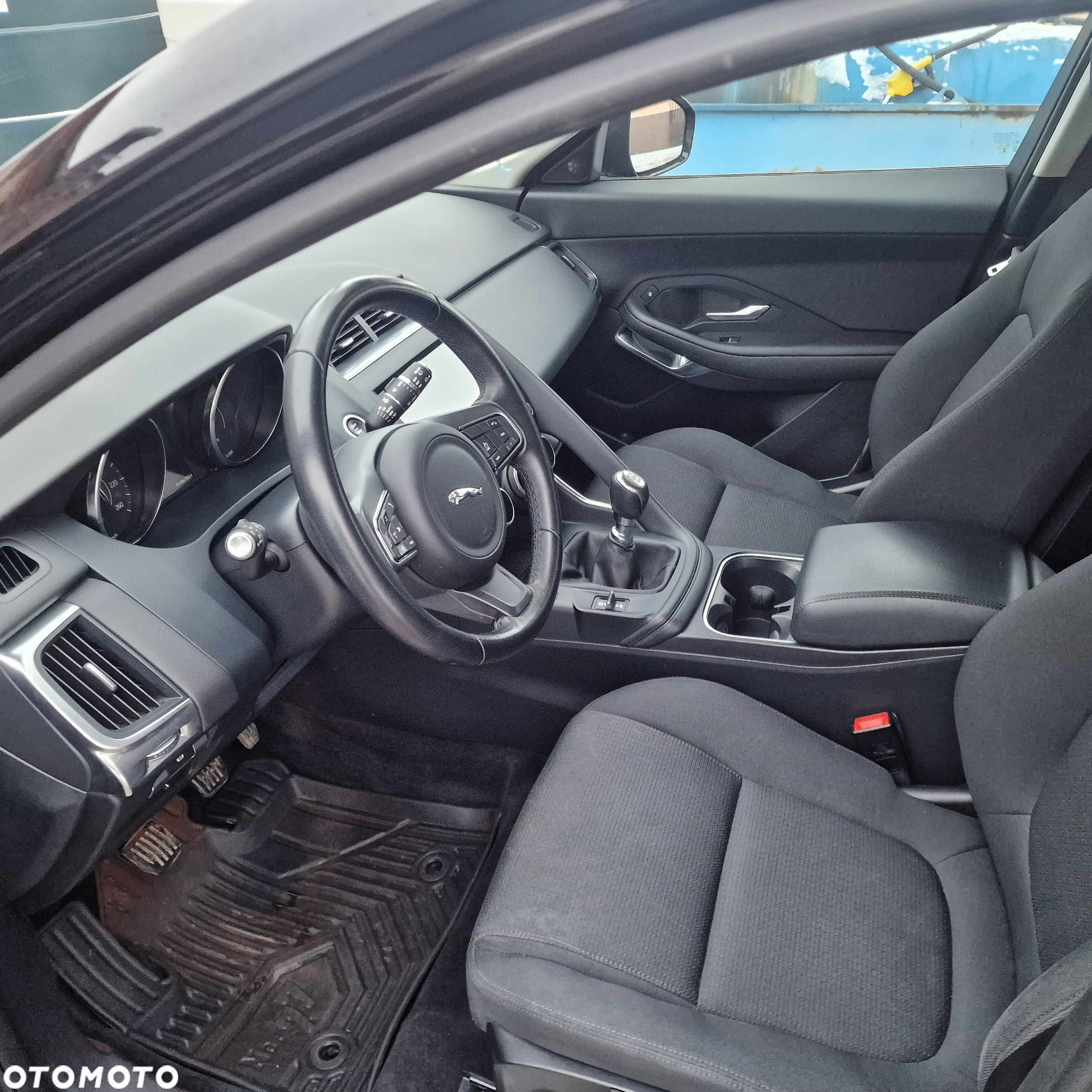 Jaguar E-Pace 2.0 i4D AWD R-Dynamic S - 8