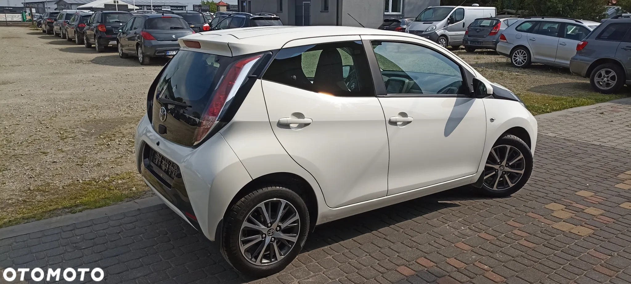 Toyota Aygo x-play touch - 16