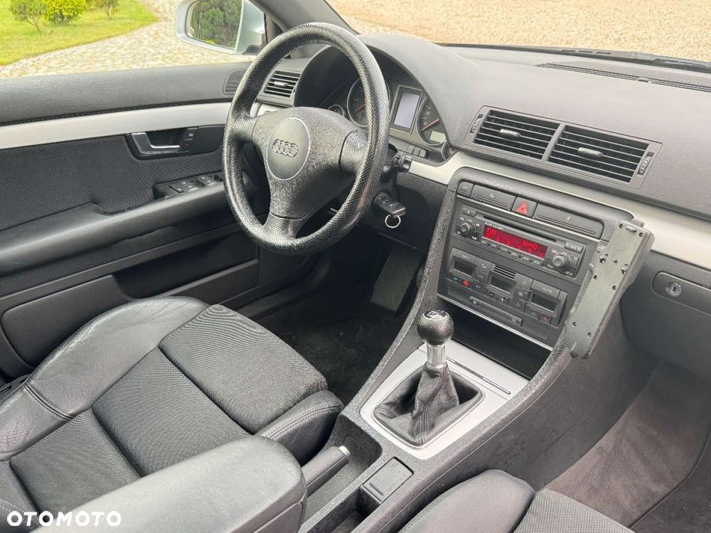 Audi A4 Limousine - 4