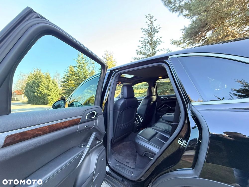 Porsche Cayenne - 22