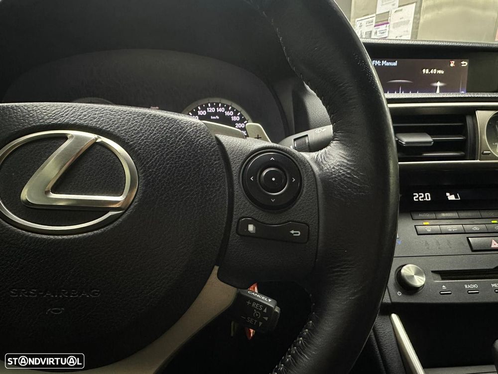 Lexus IS 300H Sport Edition - 14