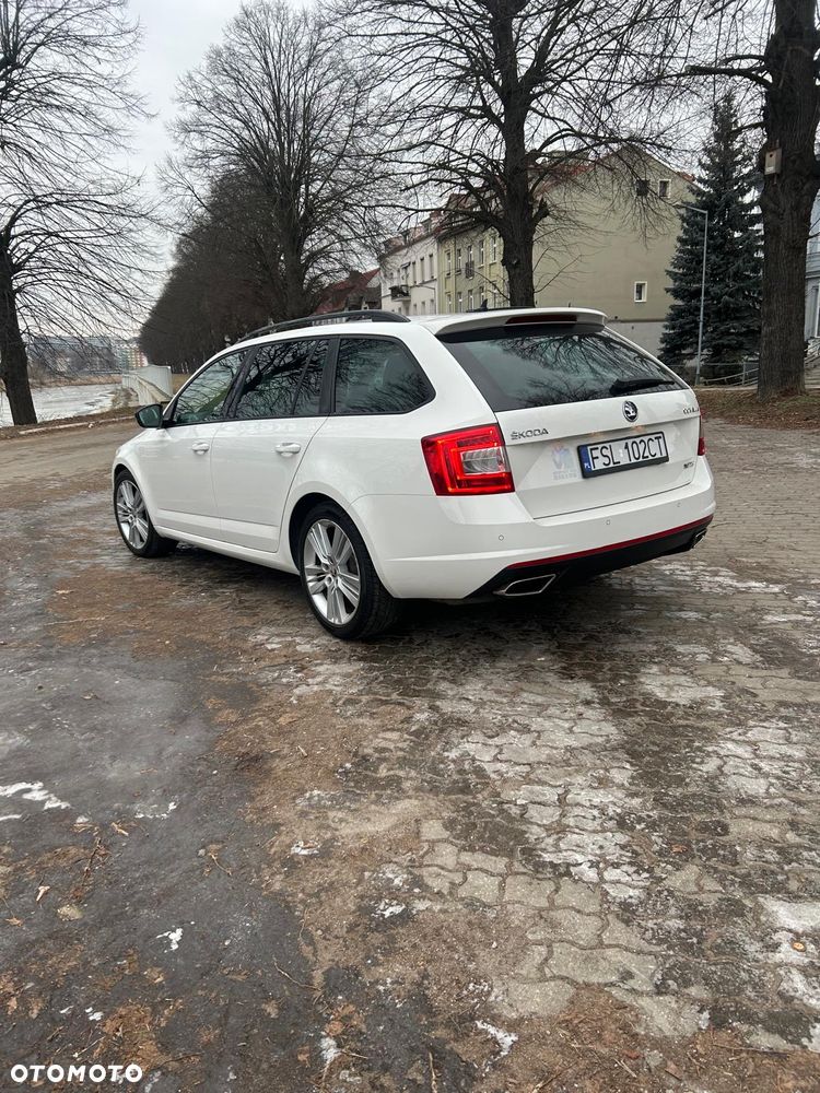 Skoda Octavia 2.0 TDI DSG RS - 3