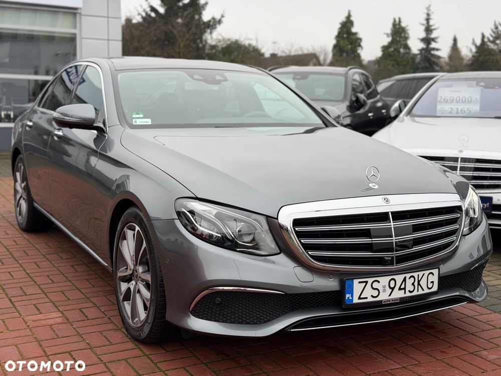 Mercedes-Benz Klasa E 200 4Matic 9G-TRONIC Exclusive - 4