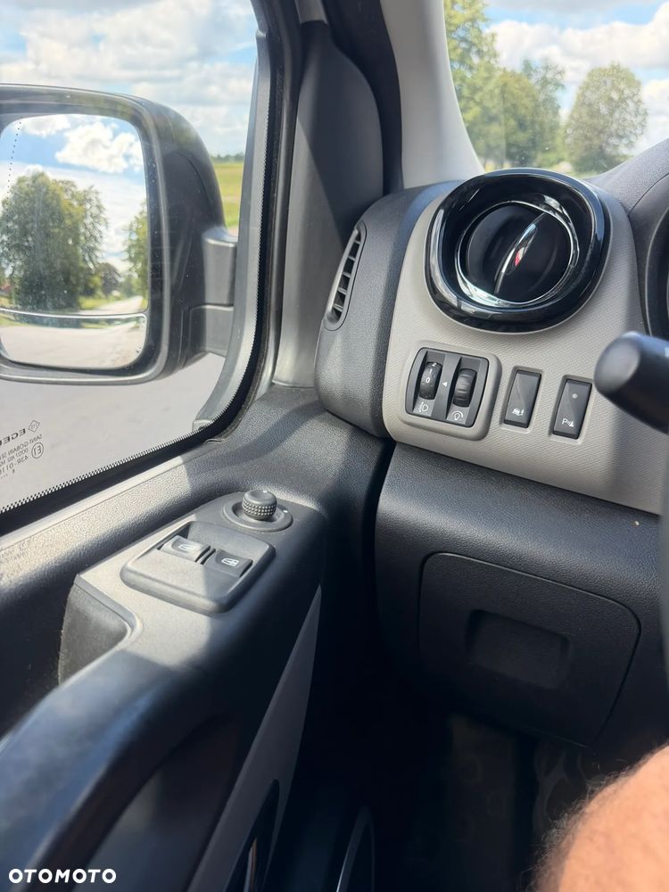 Nissan NV300 - 24