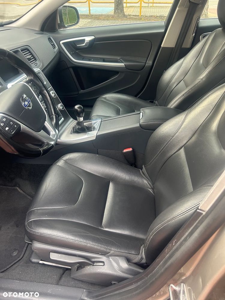 Volvo V60 D3 Momentum - 12
