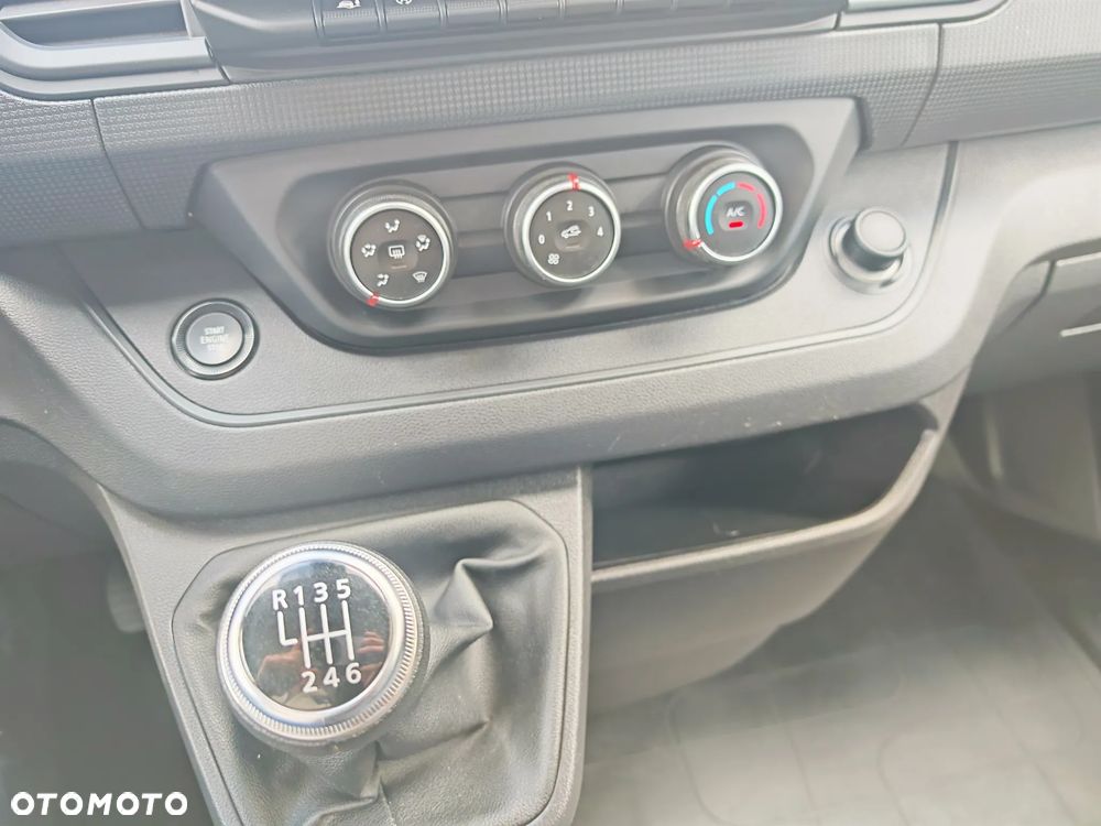 Renault Trafic - 23