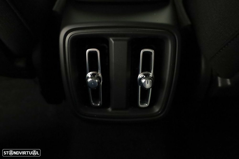 Volvo XC 40 2.0 B3 Essential - 25