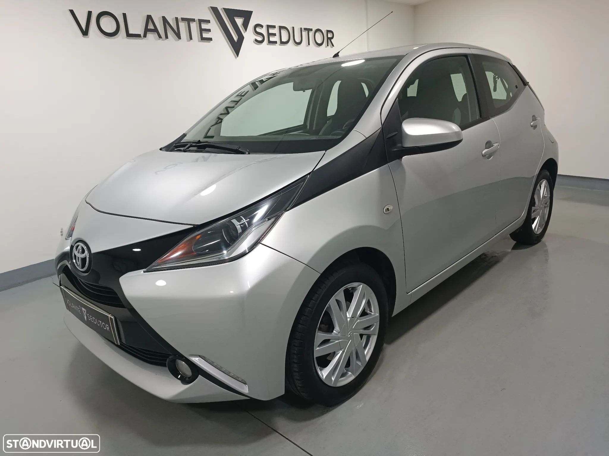 Toyota Aygo 1.0 X-Play - 1