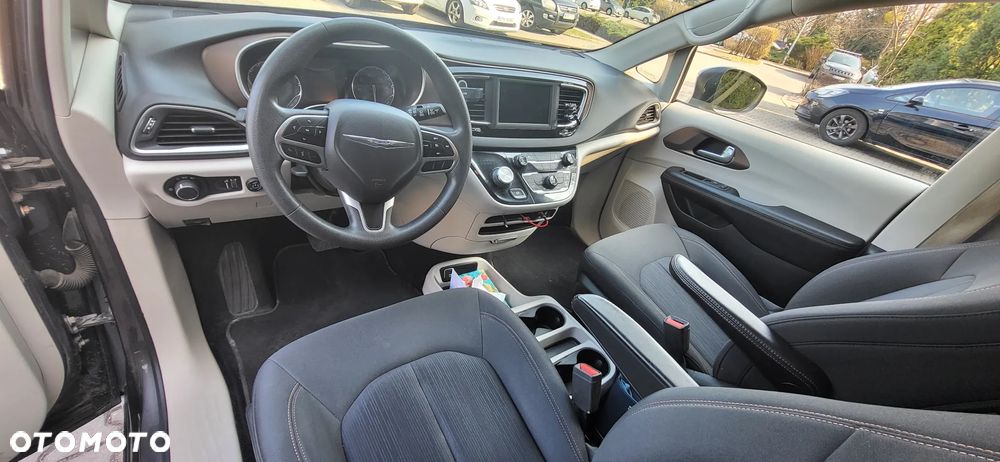 Chrysler Pacifica - 5