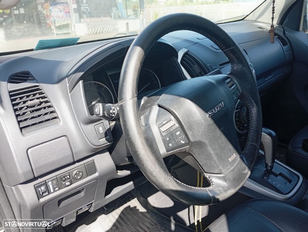 Isuzu D-Max 4x4 Cabine Dupla Auto Limited Edition - 3
