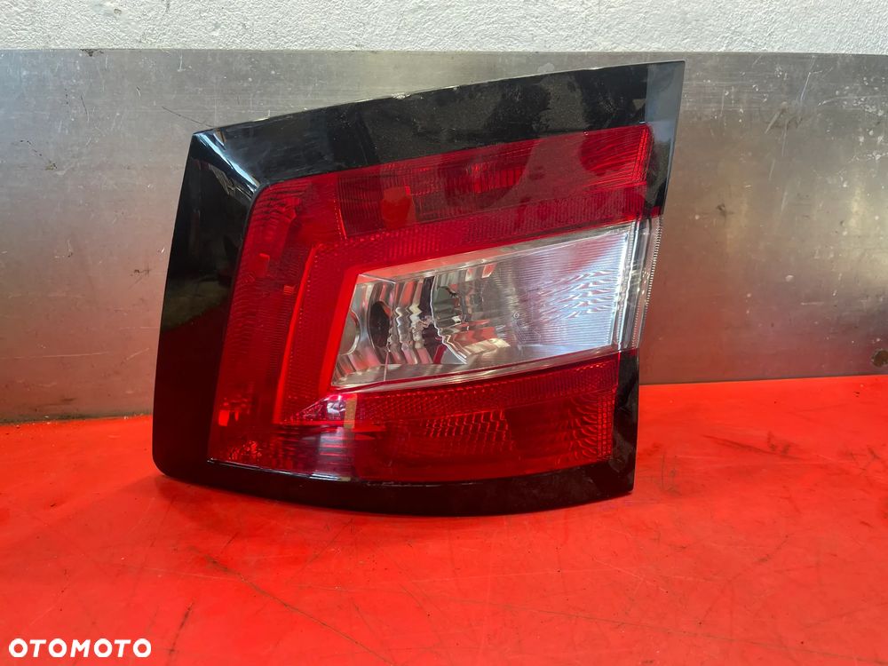 SKODA FABIA III PRAWA TYLNA 6V9 945 096 - 2