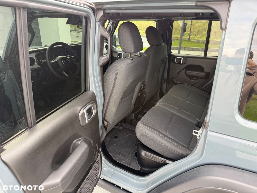 Jeep Wrangler - 11