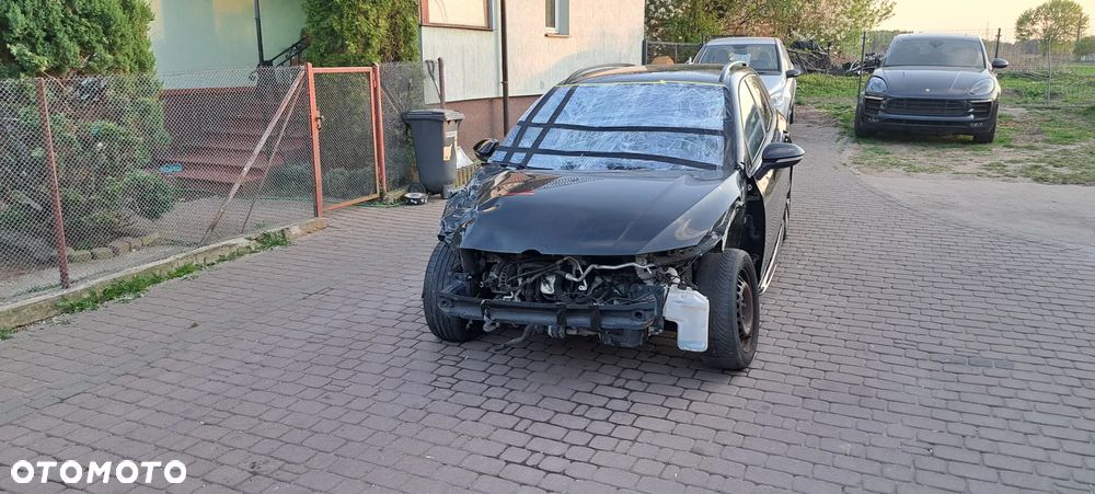 Volkswagen Golf Variant 2.0 TDI SCR DSG R-Line - 4