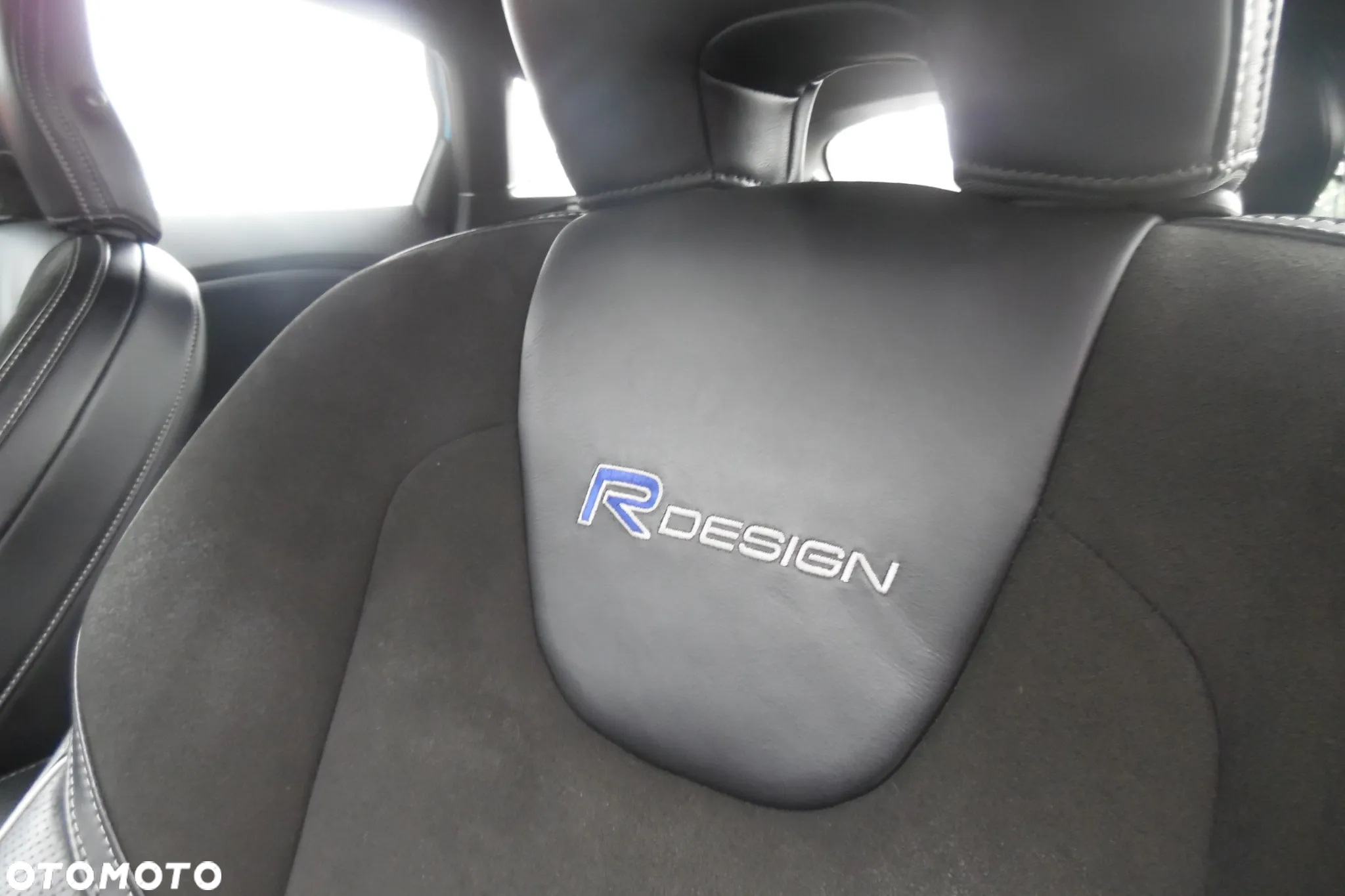 Volvo V40 D2 R-Design - 14