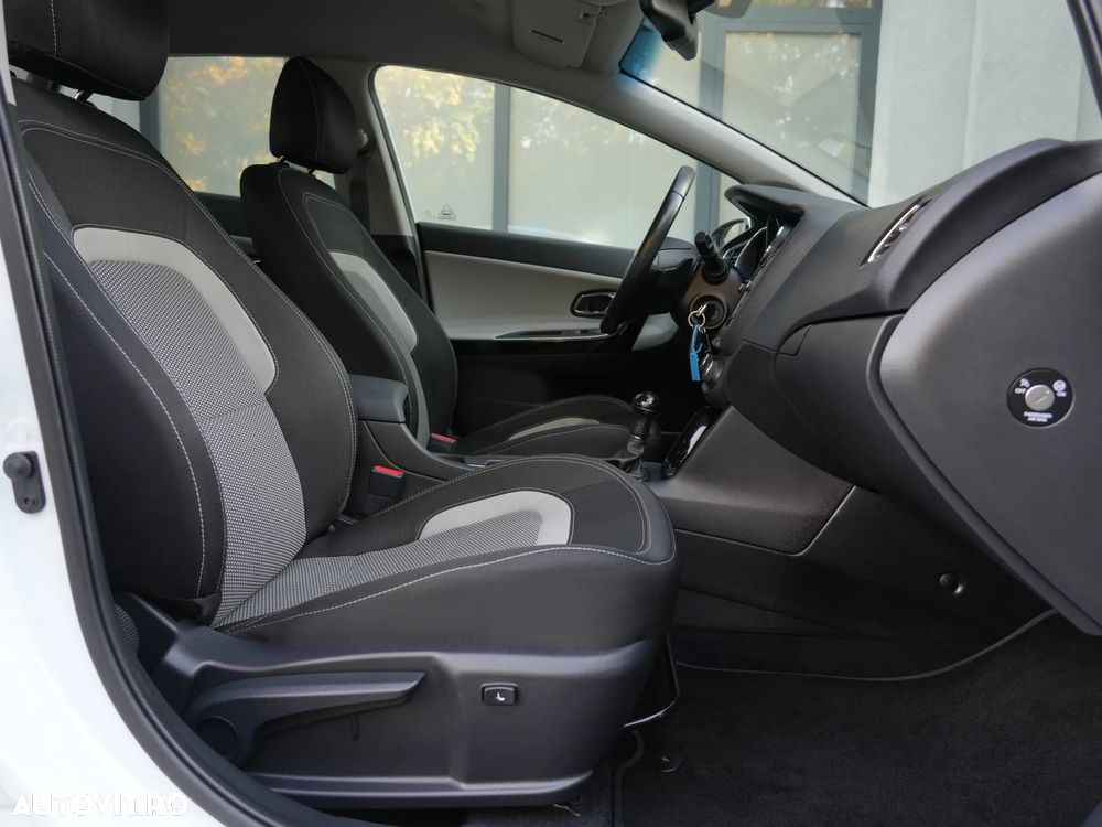 Kia Ceed 1.6 CRDi 136 DCT ISG Platinum Edition - 9