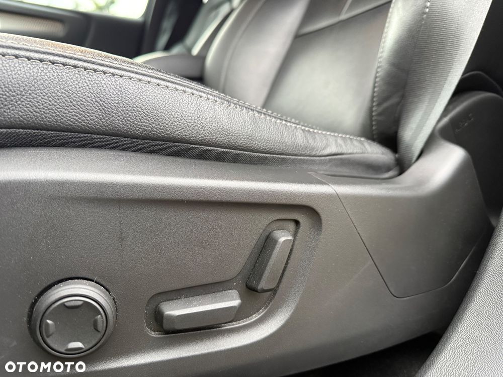 Volvo XC 40 B4 B DKG Ultra Dark - 24