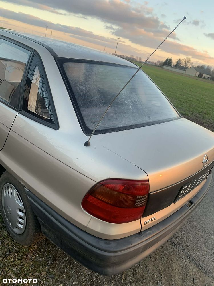 Opel Astra 1.4 GL - 3