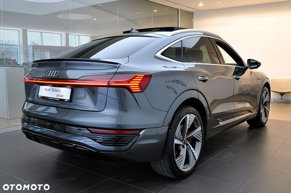 Audi Q8 Sportback e-tron - 4
