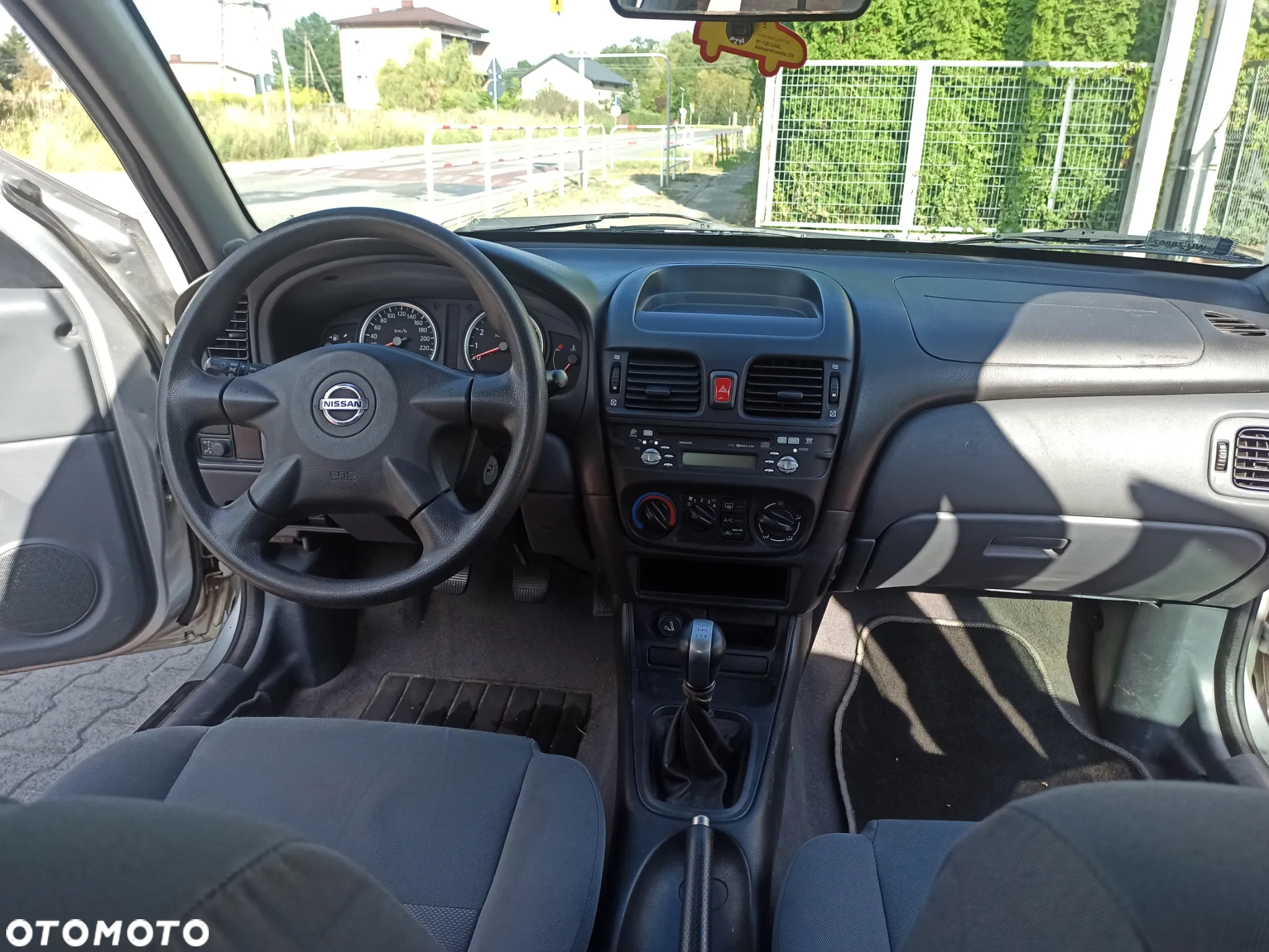 Nissan Almera - 11