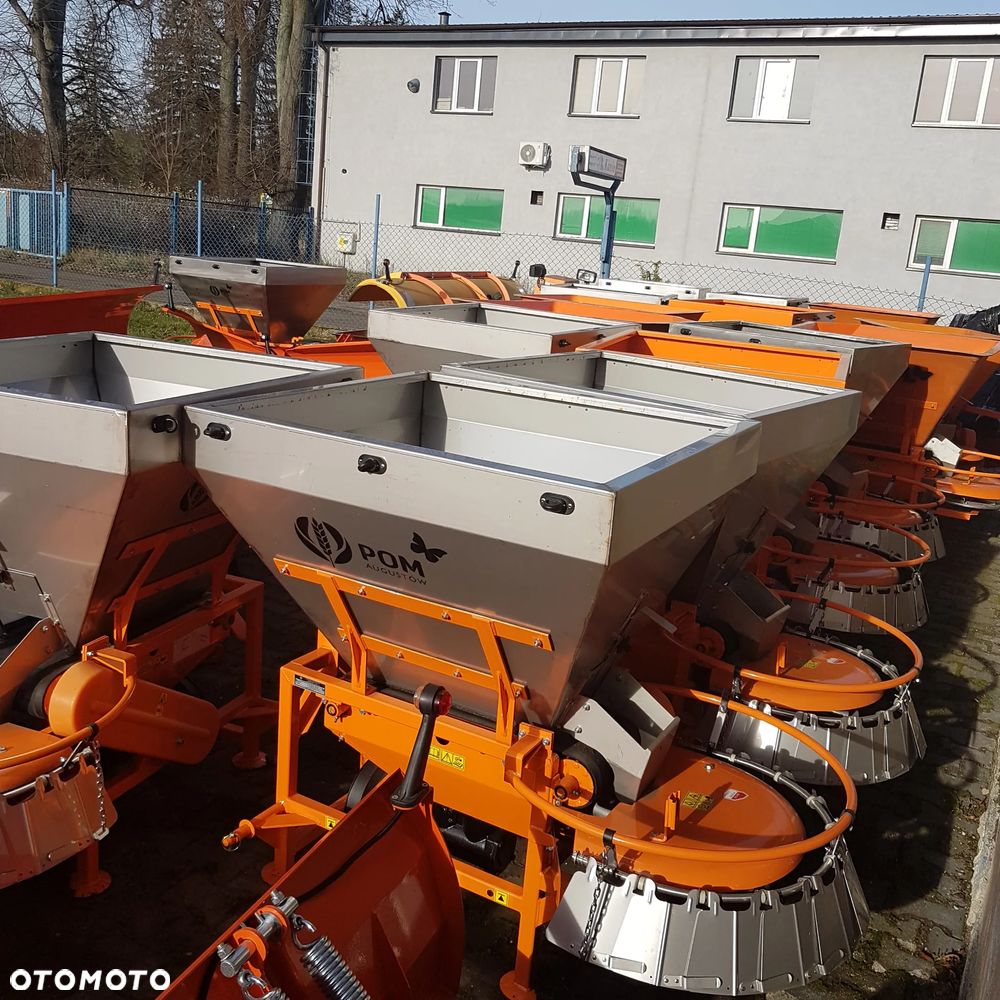 POM Augustów Piaskarka rozsiewacz nawozów MOTYL 400kg, 600kg - 1
