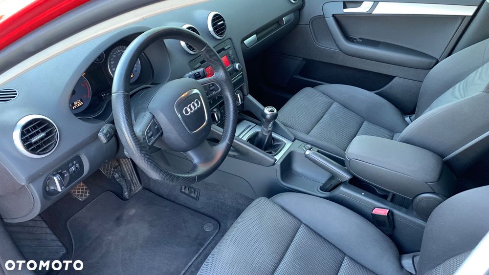 Audi A3 Sportback 1.6 TDI DPF S line Sportpaket - 7