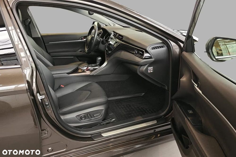 Toyota Camry Executive - 14