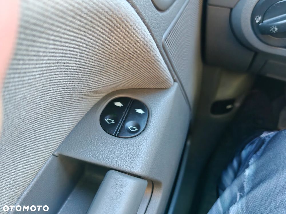 Ford Fusion 1.6 Ambiente - 21