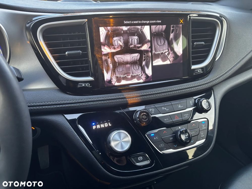 Chrysler Pacifica - 11