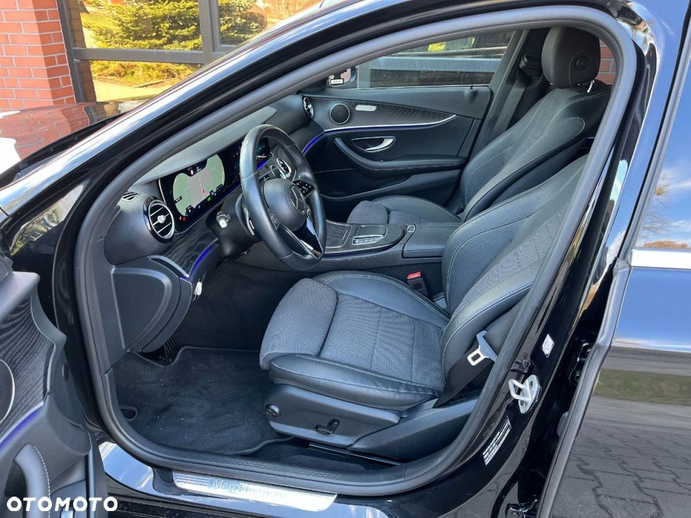 Mercedes-Benz Klasa E 200 9G-TRONIC Exclusive - 15